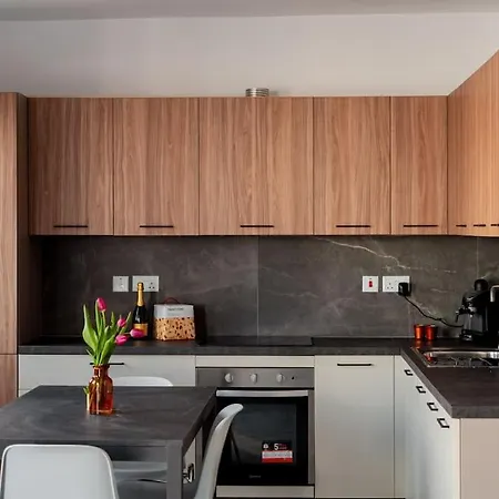 Chic 2-bed In Il-gzira