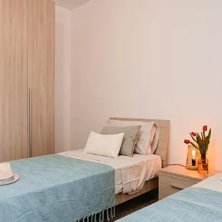 Chic 2-bed In Il-gzira グジラ